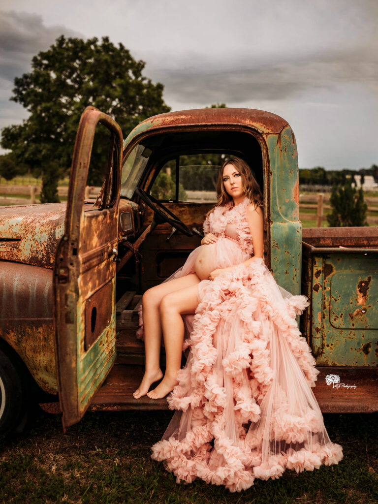 Are you looking for a maternity photographer in Katy?