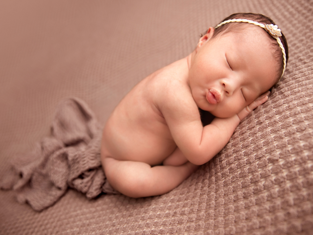 luxury newborn photographer