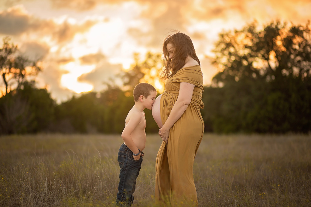 Maternity pictures taken in Katy, Texas