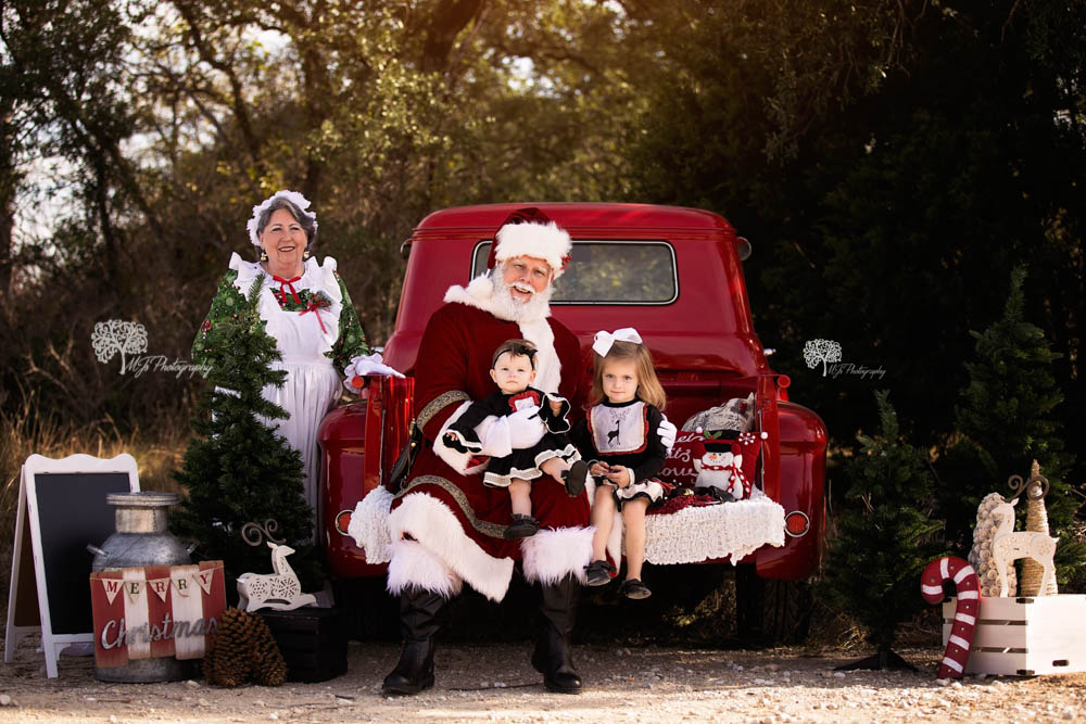 Fulshear family photographer with Santa