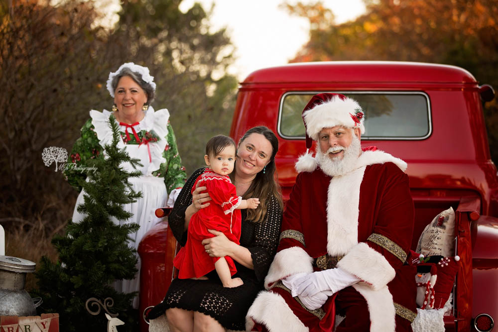 Fulshear family photographer with Santa