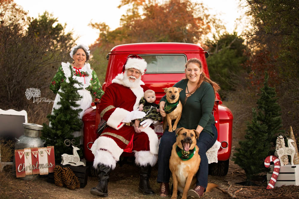 Fulshear family photographer with Santa